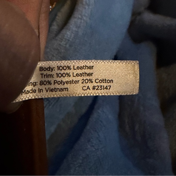 100% leather, Crocodile embossed 🐊 Brown Embossed Crossbody Bag by Talbots - Picture 12 of 12